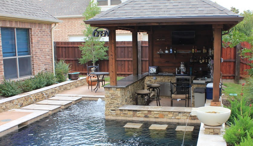Outdoor-kitchen-wirh-swim-up-sports-bar-in-The-Woodlands-Texas.-JM-Outdoor-Living