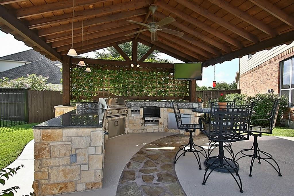 Summer-kitchen-with-grrill-and-3-burners-open-beam-gable-roof-in-The-Woodlands-Texas.-JM-Outdoor-Living