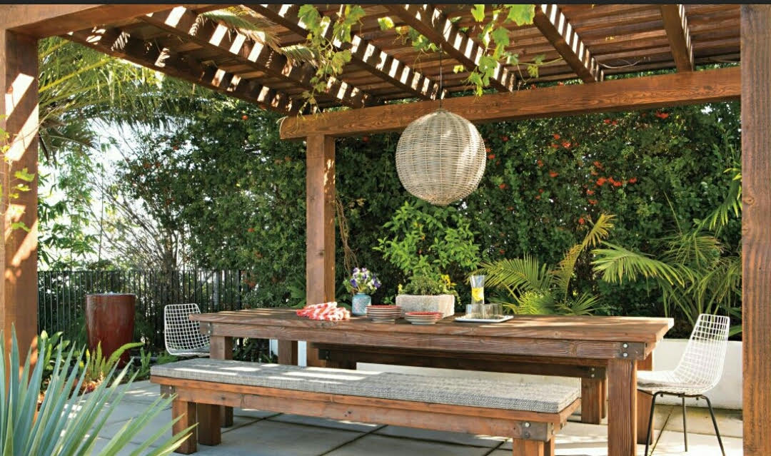 Al-fresco-dining-area-custom-patio-with-pergoa-in-The-Woodlands-Texas.-JM-Outdoor-Living
