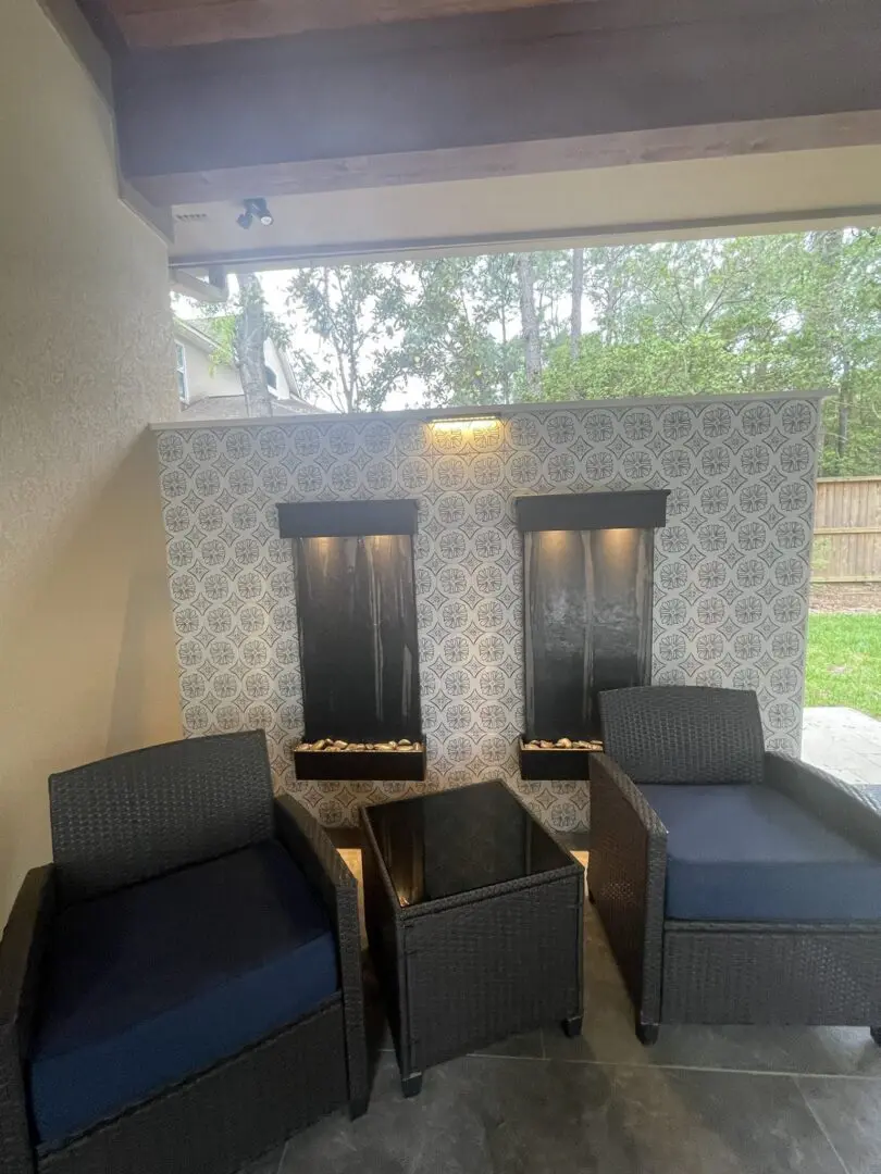 Modern water wall with patterned tile and patio seating area in The Woodlands, TX, designed by JM Outdoor Living.
