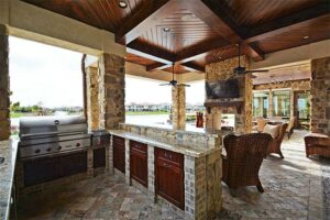 Outdoor kitchen builder in the Woodlands Texas